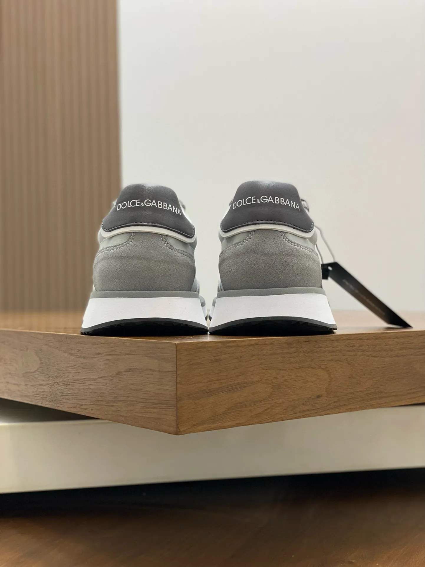 Factory price: 458💰••New products••Dolce&Gabbana••DG✔️High-end men's sports•casual shoes. Original goods from top counters. Original imported cowhide, multi-material splicing design ➕Imported cowhide lining, cowhide feet ➕Original TPR elastic outsole. Size: 39-44 (38, 45 customized)